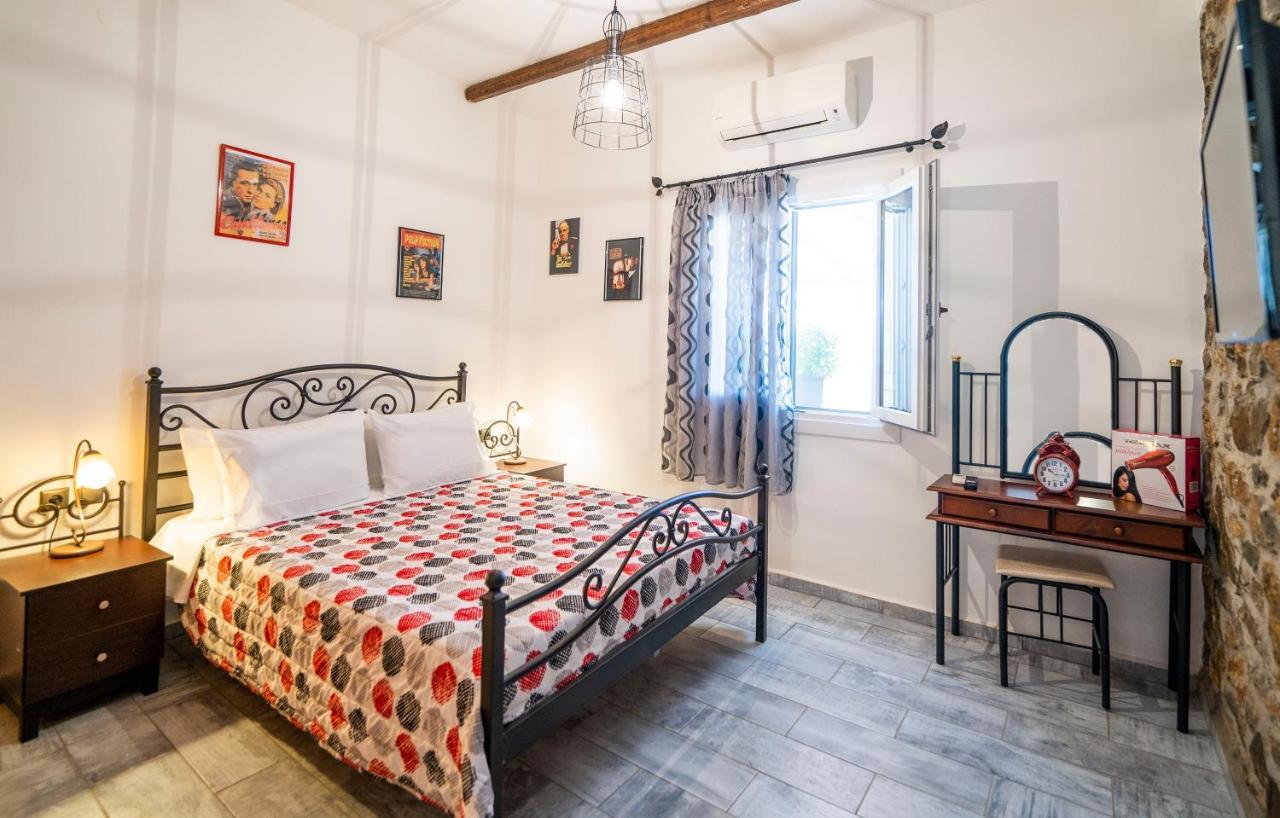 Flora'S Beach And Pool Villa In Syros Liaropá エクステリア 写真