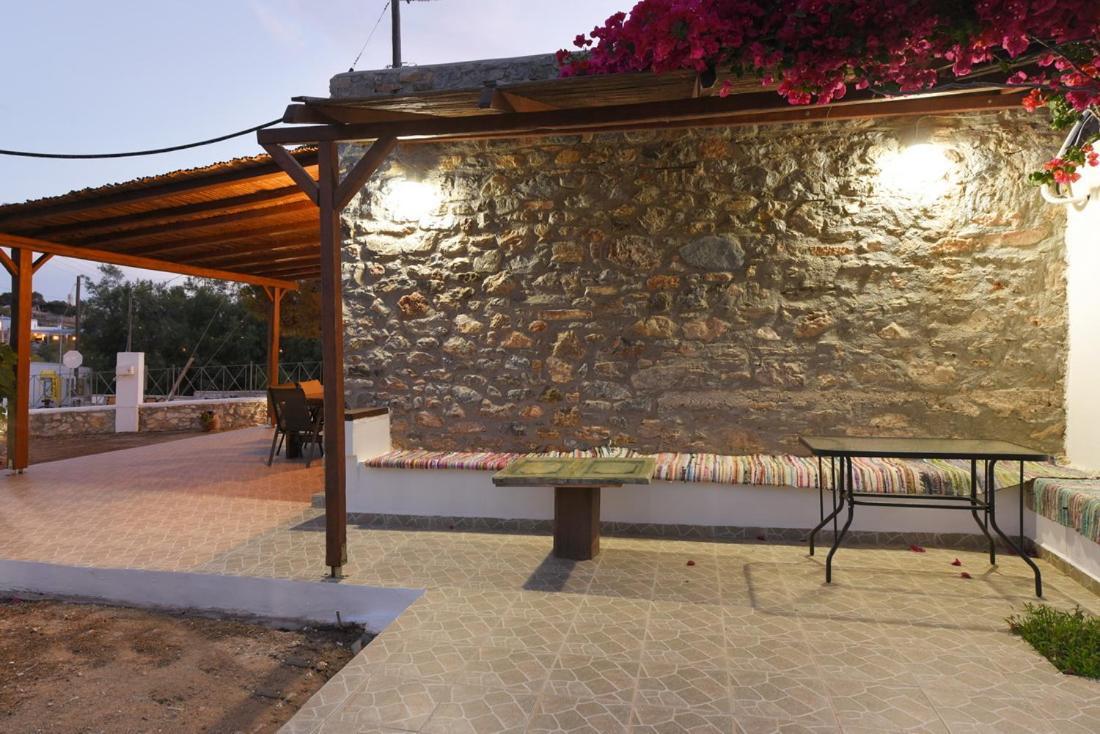 Flora'S Beach And Pool Villa In Syros Liaropá エクステリア 写真