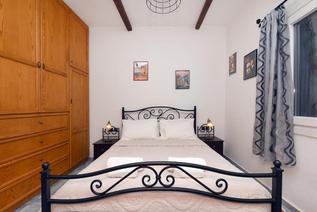 Flora'S Beach And Pool Villa In Syros Liaropá エクステリア 写真